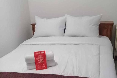 Фотографии гостиницы 
            RedDoorz Plus @ Alun Alun Nganjuk