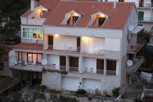 Фотография гостевого дома Apartments by the sea Tucepi, Makarska - 2721