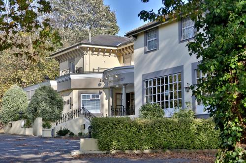 Фотография гостиницы Reigate Manor Hotel