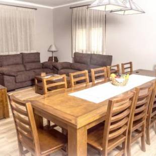 Фотографии гостевого дома
6 bedrooms house with city view furnished terrace and wifi at San Bartolome de Pinares