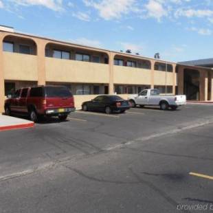 Фотографии мотеля
Desert Sands Inn & Suites