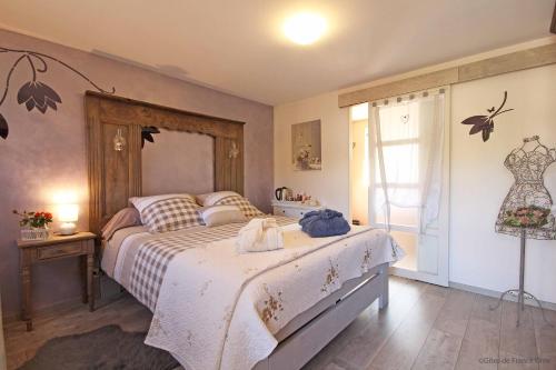 Фотография мини отеля LA PETITE OIE "La chambre des TISSERANDS"