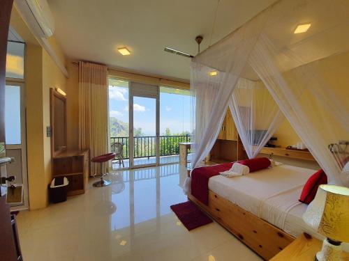 Фотографии гостиницы 
            Hotel Ella`s Edge