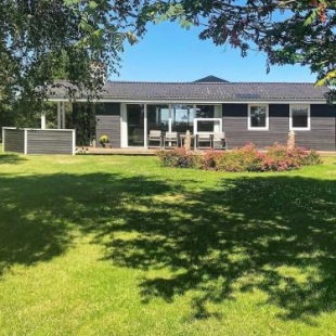 Фотография гостевого дома Three-Bedroom Holiday home in Ebeltoft 35