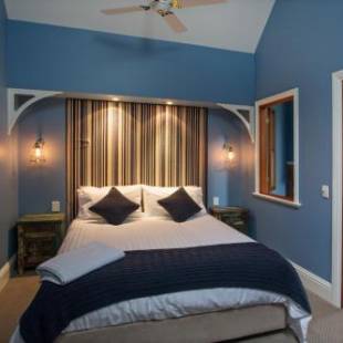 Фотографии мини отеля 
            Oak Tree Lodge