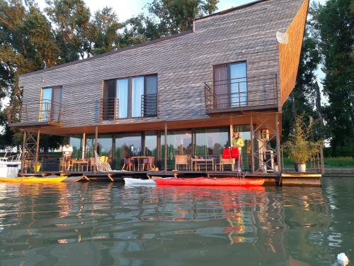 Фотография мини отеля B&B Botel Charlie