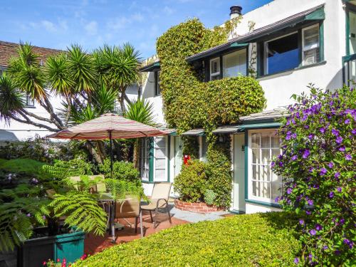 Фотография гостиницы Carmel Fireplace Inn