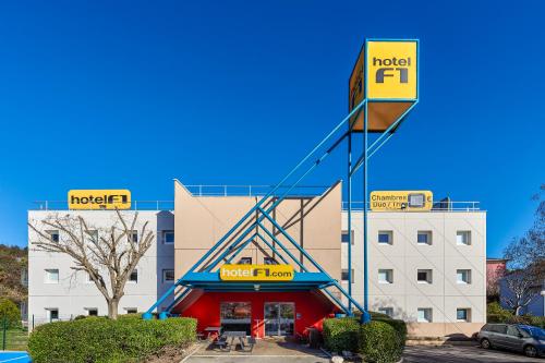 Фотография гостиницы hotelF1 Rouen Louviers Val de Reuil rénové