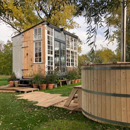 Фотографии кемпинга
Tiny Kot -pompkot - buskot - plantkot -Boekenkot