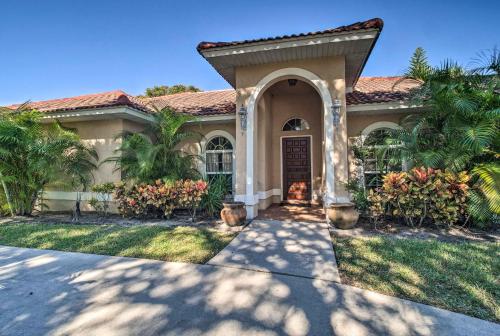 Фотография гостевого дома Vero Beach Pet-Friendly Home 1 Mi To Beach!