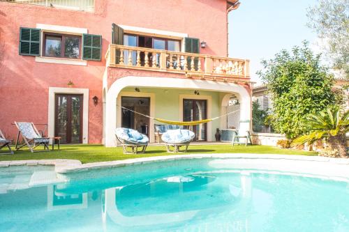 Фотографии гостевого дома 
            Villa REFUGI - ideal for family or friends with pool and games room