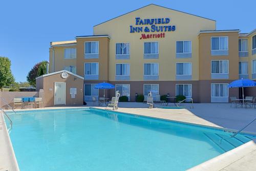 Фотография гостиницы Fairfield Inn & Suites by Marriott Lexington Georgetown/College Inn