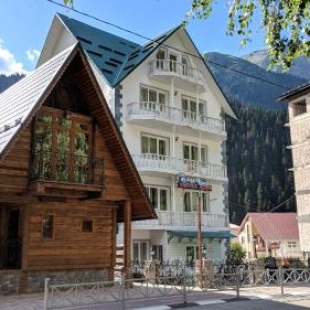 Фотография мини отеля Снежная Королева Домбай