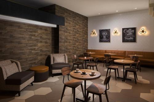 Фотография гостиницы Embassy Suites San Francisco Airport - South San Francisco