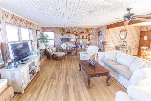 Фотографии гостевого дома
Hunter's Haven, 2 Bedrooms, Sleeps 6, Ocean Front, Pet Friendly