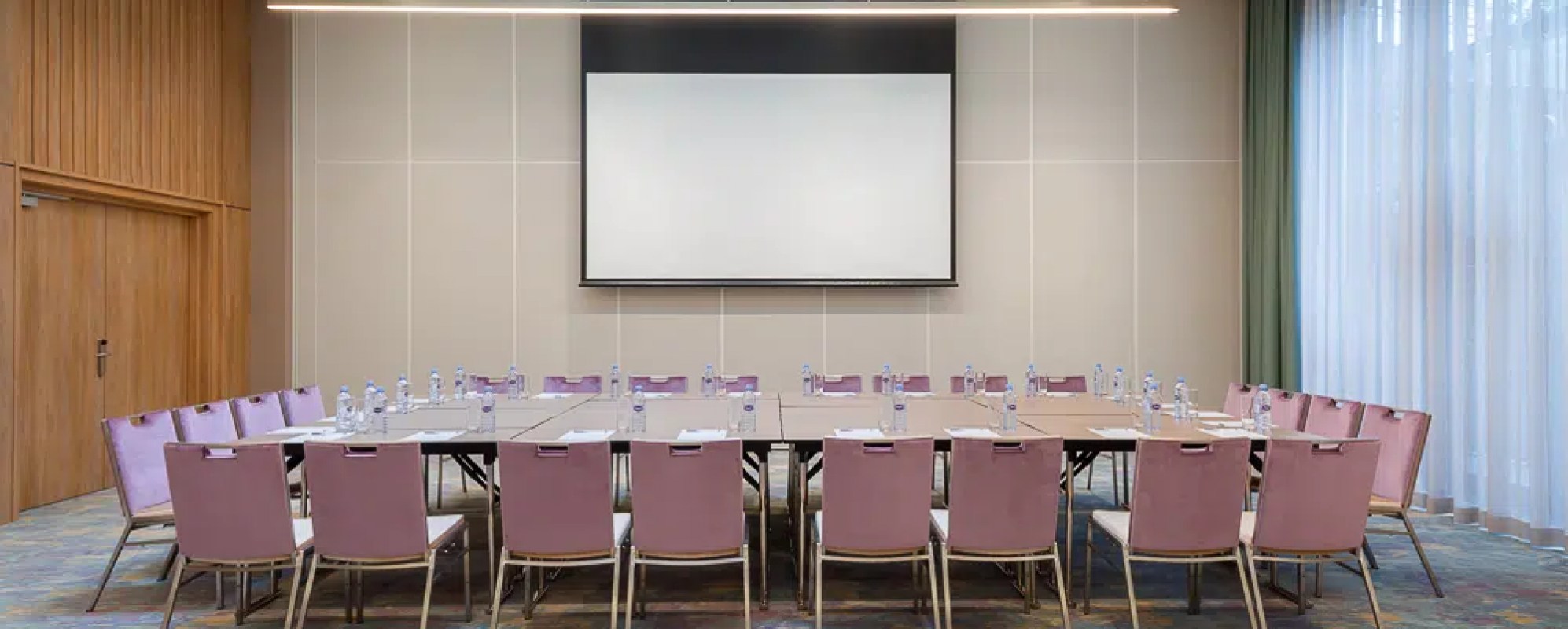 Фотографии конференц-зала Сухум