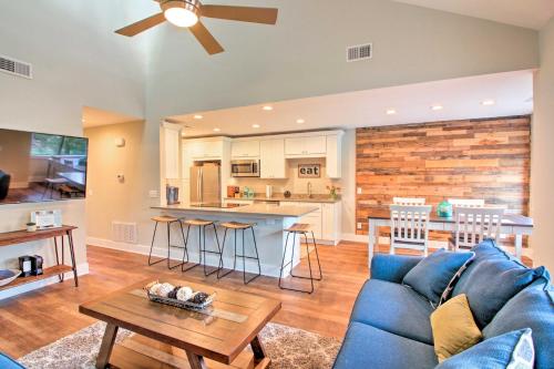 Фотография гостевого дома Villa with Golf Course Views, Walk to Harbour Town!