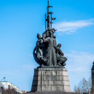 Фотография памятника Памятник основателям Сургута 