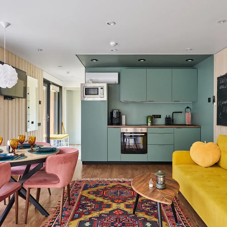 Фотография Коттеджа Частный дом Домик в Соснах с баней и горячими ванными (Cube 52)