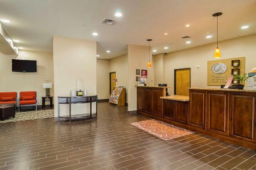 Фотография гостиницы Quality Suites North IH 35