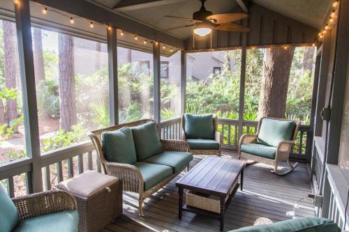 Фотография гостевого дома Hickory Cove 8