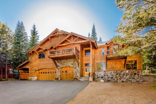 Фотография гостевого дома Bear Meadows Lodge - Hot Tub - Tahoe Donner Home