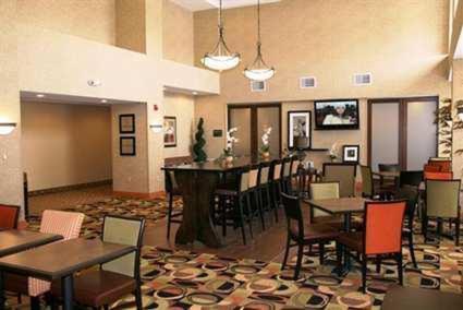 Фотография гостиницы Hampton Inn & Suites Cedar Rapids