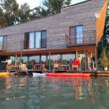 Фотография мини отеля B&B Botel Charlie