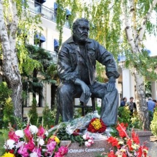 Фотография памятника Памятник Ю. Семенову