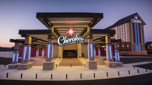 Фотография мини отеля Cherokee Casino Hotel Roland