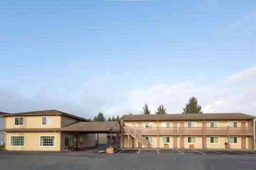 Фотография гостиницы Super 8 by Wyndham Crescent City