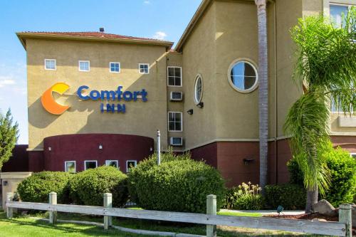 Фотография гостиницы Comfort Inn Lathrop Stockton Airport