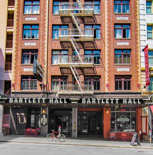 Фотографии гостиницы 
            The Bartlett Hotel and Guesthouse