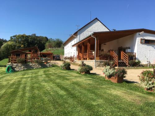 Фотография гостевого дома Rekreační a jezdecký areál Equifarm