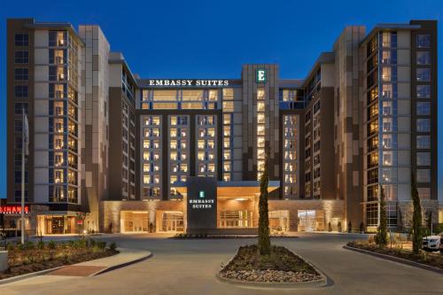 Фотография гостиницы Embassy Suites By Hilton Denton Convention Center
