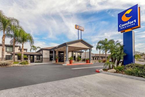 Фотографии гостиницы 
            Comfort Inn and Suites Colton/San Bernardino