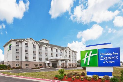 Фотография гостиницы Holiday Inn Express Hotel and Suites Jenks, an IHG Hotel