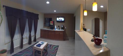 Фотография гостиницы OYO Hotel Beeville -US 181