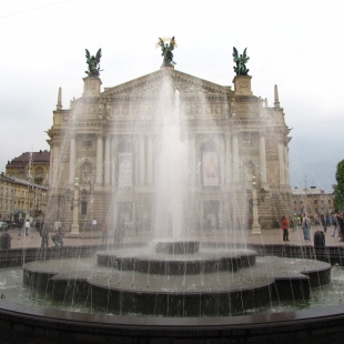 Фотография достопримечательности Фонтан возле Оперного театра