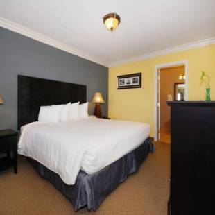 Фотографии гостиницы 
            Solaire Inn & Suites