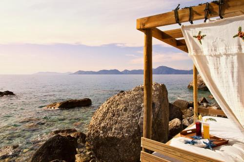 Фотография гостиницы Nautical Hotel