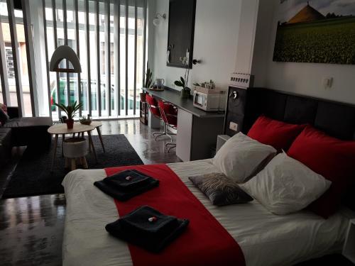 Фотографии гостевого дома
The Romantic Waterloo Lion's suite