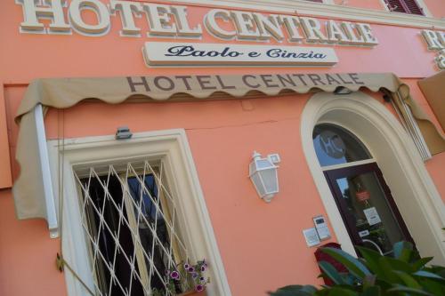 Фотографии гостиницы 
            Hotel Centrale di Paolo e Cinzia