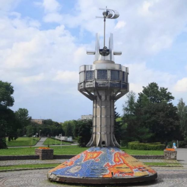 Фотографии памятника 
            Памятный знак Часовые пояса