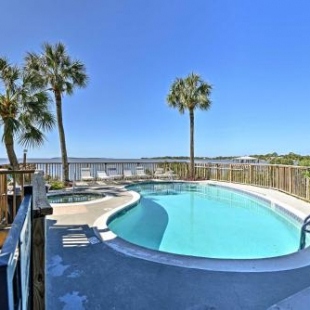 Фотография гостевого дома Beachfront Cedar Key Condo with Pool, Spa and Views!