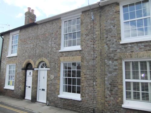 Фотография гостевого дома Admirals Cottage