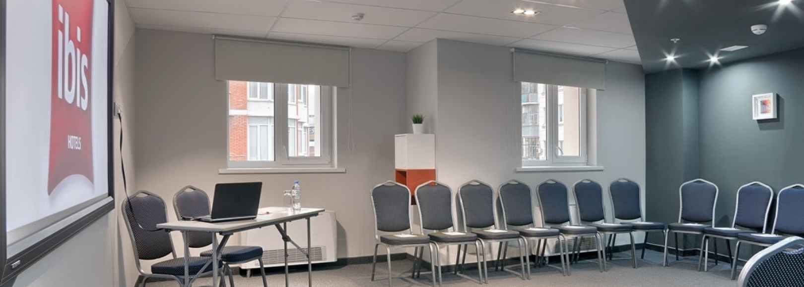 Фотография конференц-зала Лион