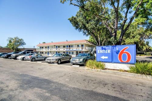 Фотография гостиницы Motel 6-Stockton, CA - North