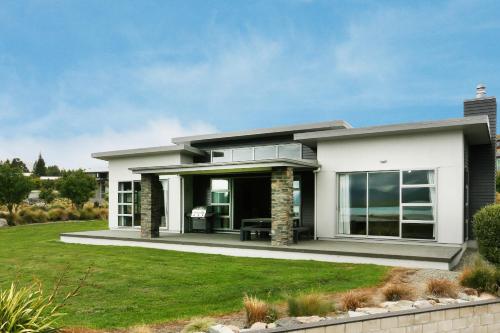 Фотография гостевого дома Lake Watch - FREE pools pass