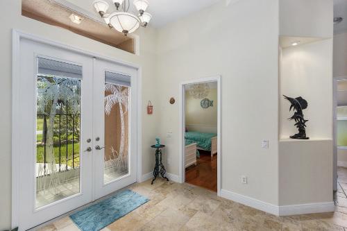 Фотографии гостевого дома
Luxury home, hot tub, heated pool, tiki bar - Villa Spain